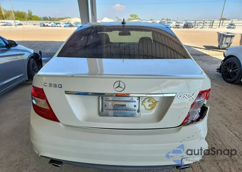 2009 Mercedes-Benz C 350 z USA, uszkodzony, nr VIN WDDGF56X89R073288